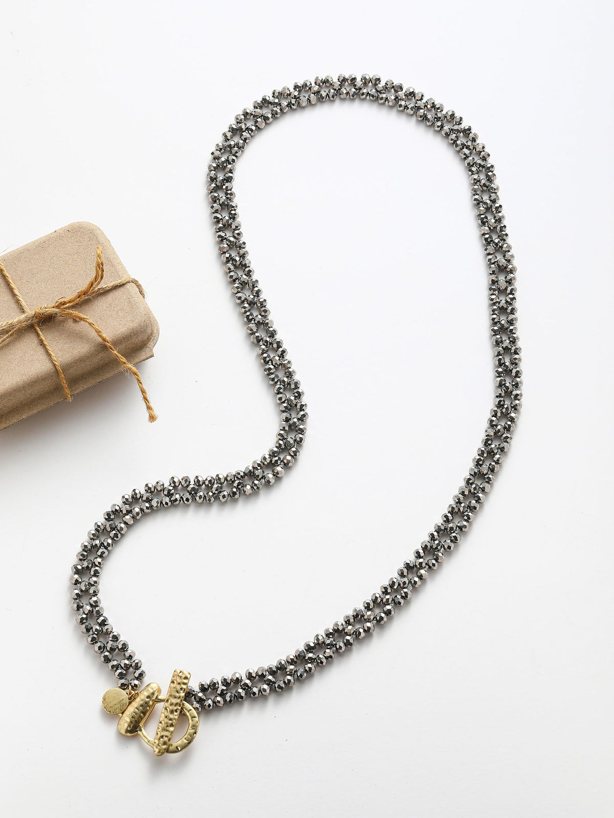COLLARINO E BRACCIALE CON DUE FUNZIONI AVVERTENZE: EVITARE IL CONTATTO CON ACQUA E PROFUMI.