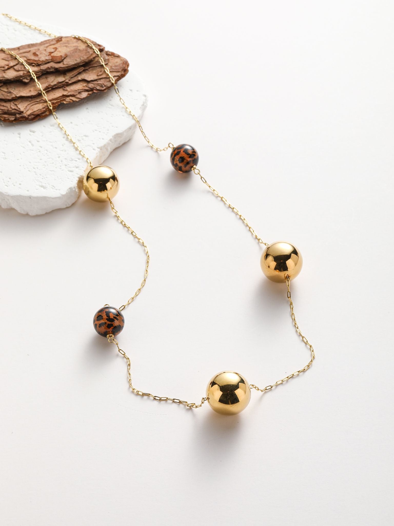 Collana con palline acciaio e resina