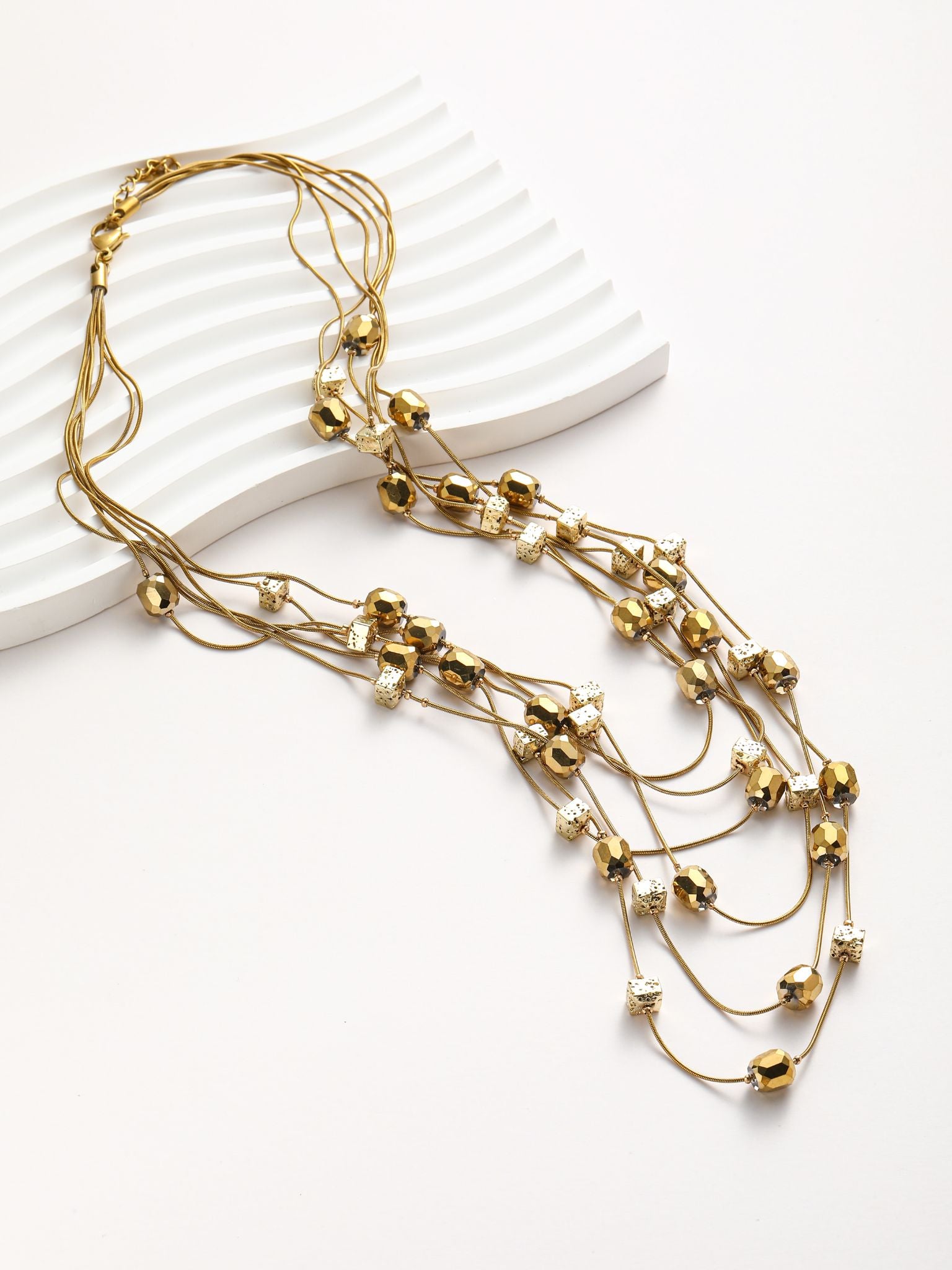 Collana in catena di serpente con pietra dura e cr