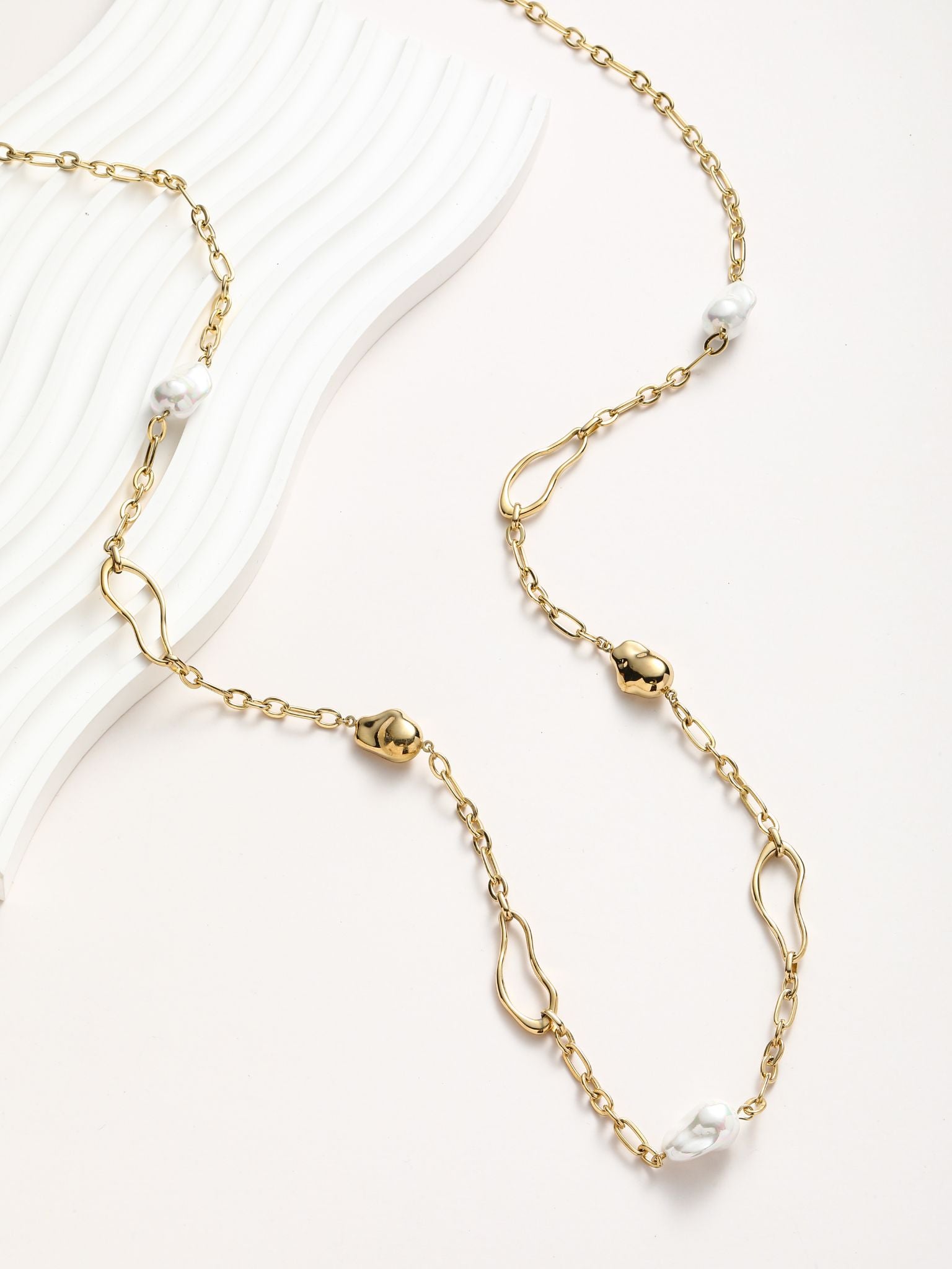 Collana con perle bianche